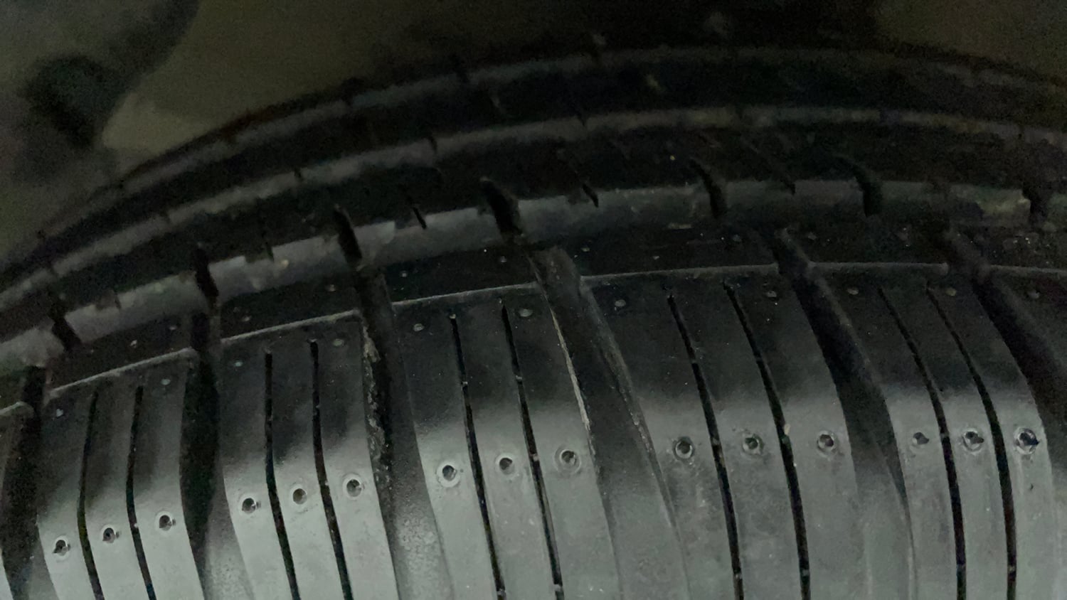 Used 2019 Hyundai Grand i10 Sportz AT 1.2 Kappa VTVT Petrol Automatic tyres LEFT FRONT TYRE TREAD VIEW