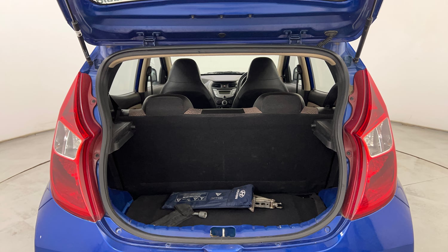 Used 2017 hyundai Eon Magna+ (O) Petrol Manual interior DICKY INSIDE VIEW