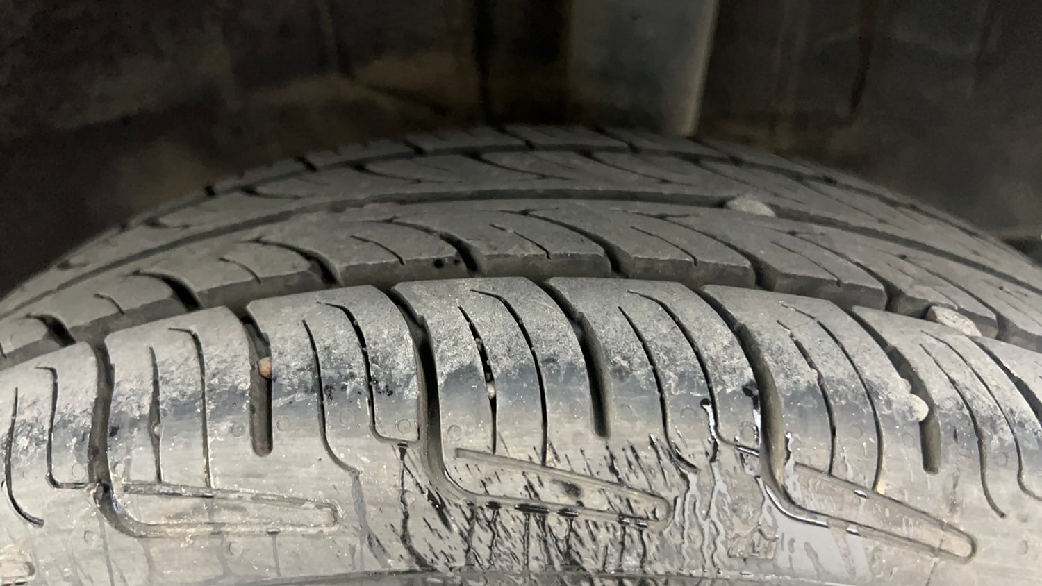 Used 2020 Renault Kwid 1.0 RXT AMT Opt Petrol Automatic tyres LEFT REAR TYRE TREAD VIEW