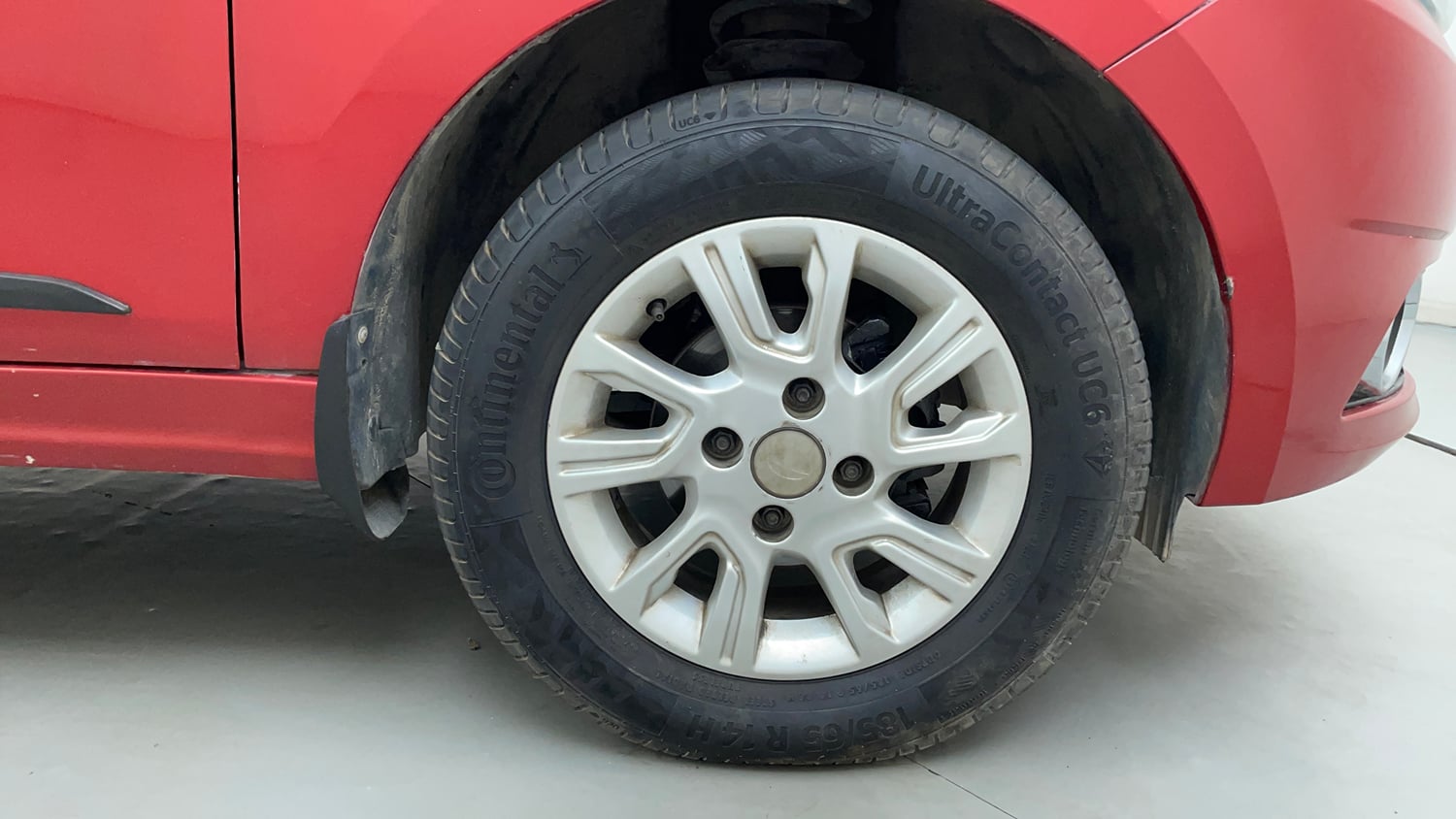 Used 2017 Tata Tiago Revotron XZ Petrol Manual tyres RIGHT FRONT TYRE RIM VIEW