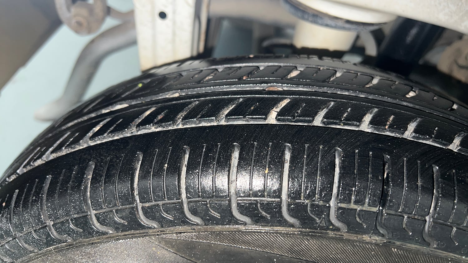 Used 2016 Maruti Suzuki Alto 800 Lxi Petrol Manual tyres RIGHT REAR TYRE TREAD VIEW
