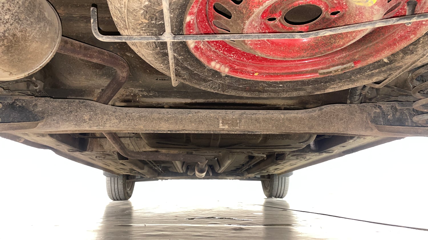 Used 2020 Renault Triber RXZ EASY-R AMT Petrol Automatic extra REAR UNDERBODY VIEW (TAKEN FROM REAR)