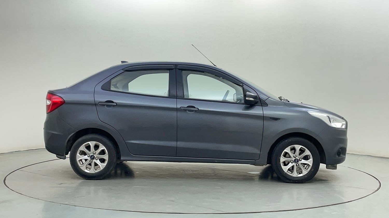 Used 2017 Ford Figo Aspire Titanium 1.2 Ti-VCT Petrol Manual exterior RIGHT SIDE VIEW