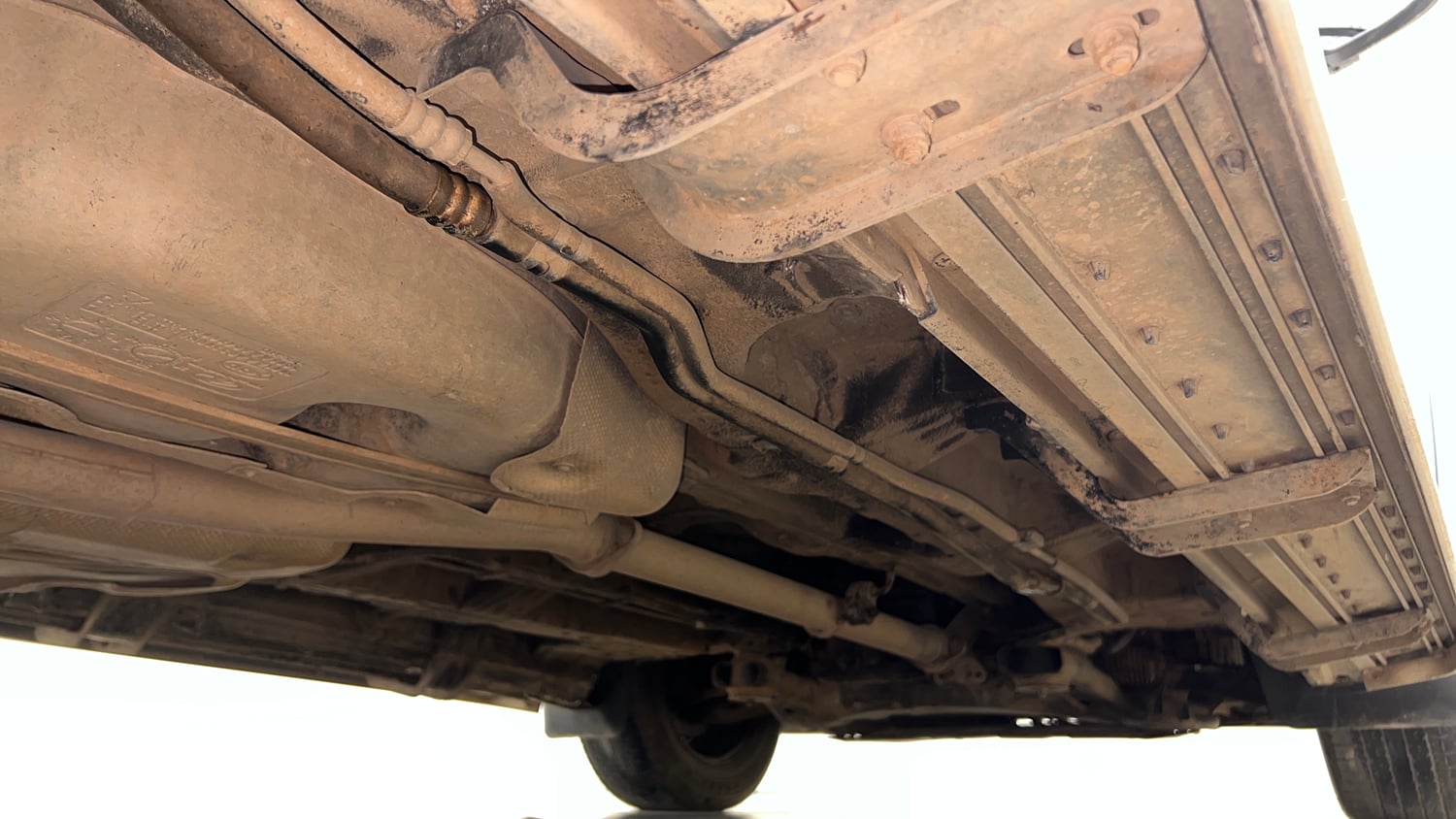 Used 2019 Mahindra XUV500 W7 Diesel Manual extra REAR RIGHT UNDERBODY VIEW