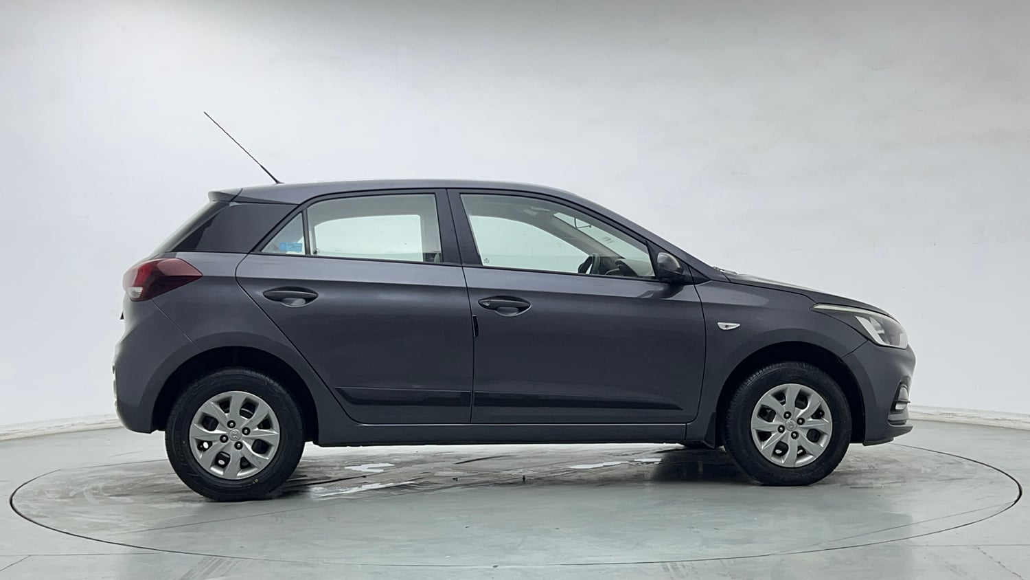 Used 2020 Hyundai Elite i20 Magna Plus 1.2 Petrol Manual exterior RIGHT SIDE VIEW