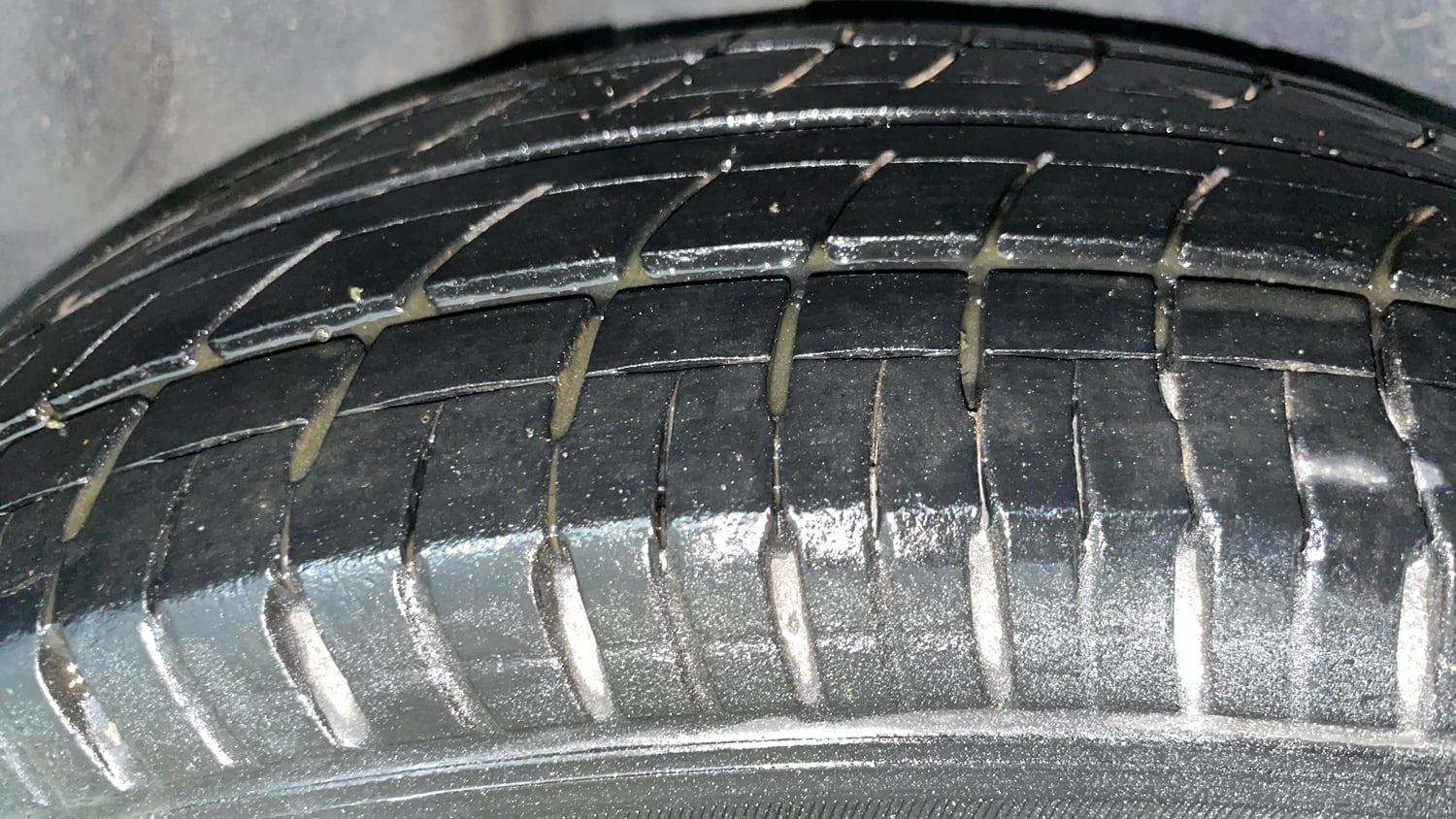 Used 2015 Volkswagen Polo Trendline 1.2L (P) Petrol Manual tyres RIGHT REAR TYRE TREAD VIEW