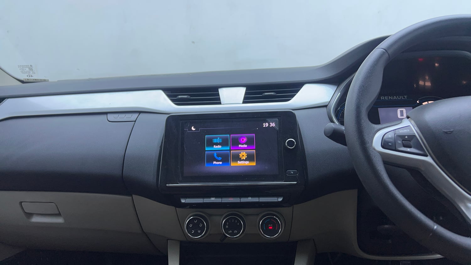 Used 2022 Renault Triber RXZ Petrol Manual interior MUSIC SYSTEM & AC CONTROL VIEW