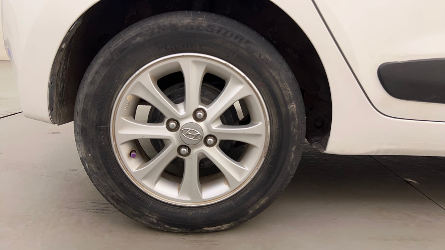 Used 2013 Hyundai Grand i10 Asta AT 1.2 Kappa VTVT Petrol Automatic tyres RIGHT REAR TYRE RIM VIEW