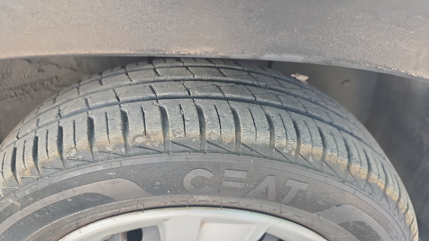 Used 2022 Renault Kwid RXL (O) 0.8 Petrol Manual tyres RIGHT FRONT TYRE TREAD VIEW