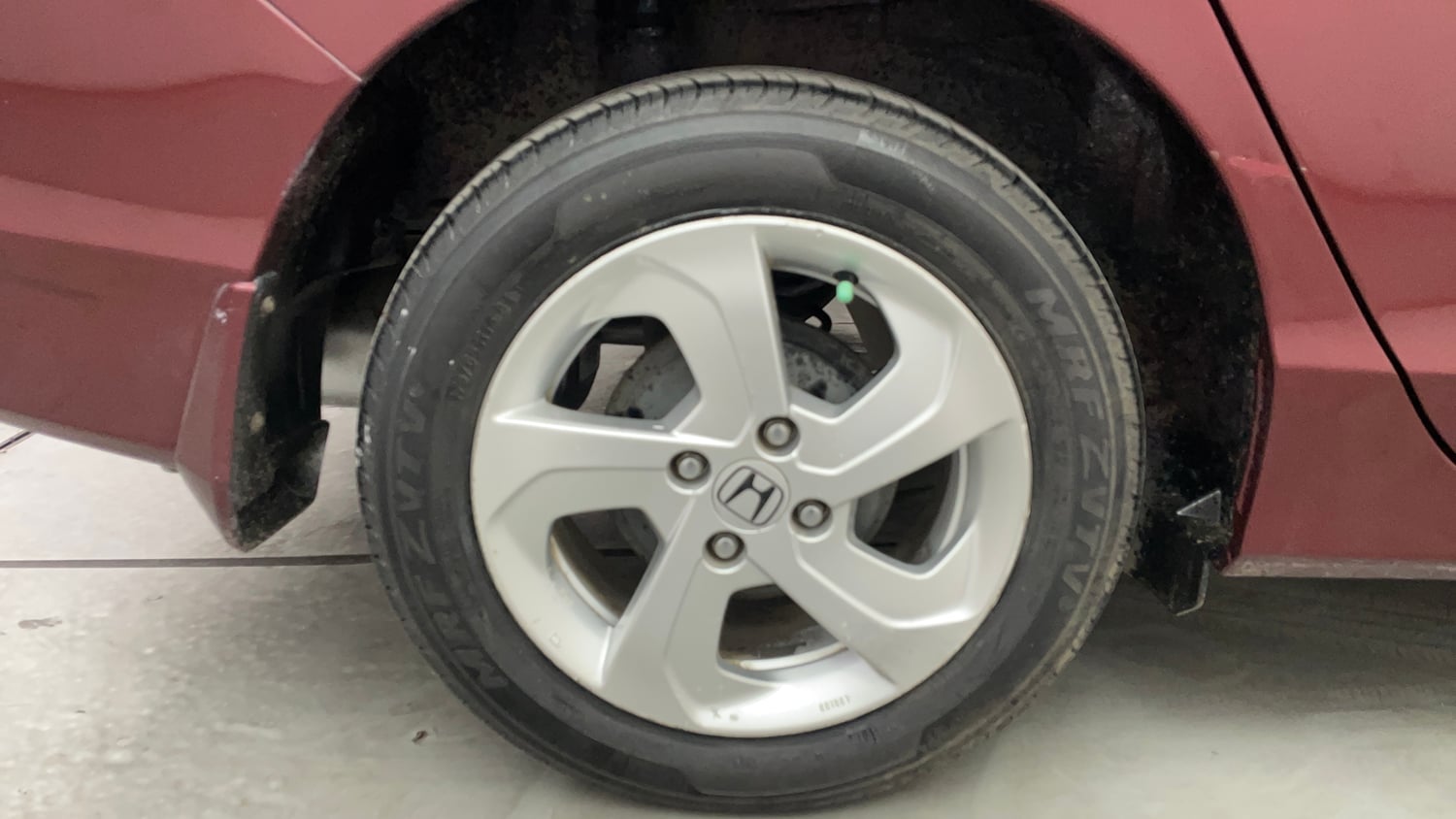 Used 2016 Honda City VX (O) MT Petrol Manual tyres RIGHT REAR TYRE RIM VIEW