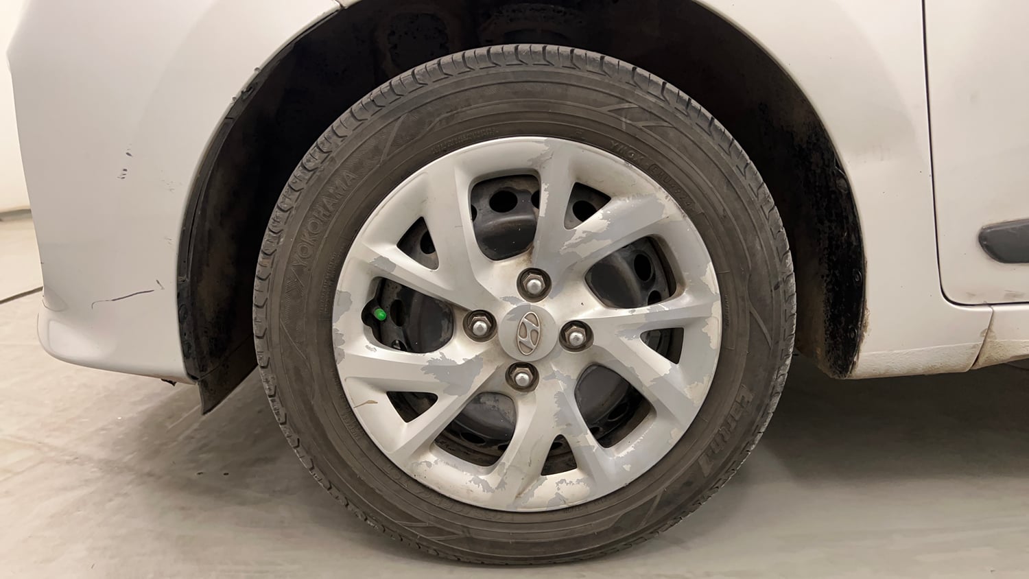 Used 2017 Hyundai Grand i10 Sportz 1.2 Kappa VTVT Petrol Manual tyres LEFT FRONT TYRE RIM VIEW