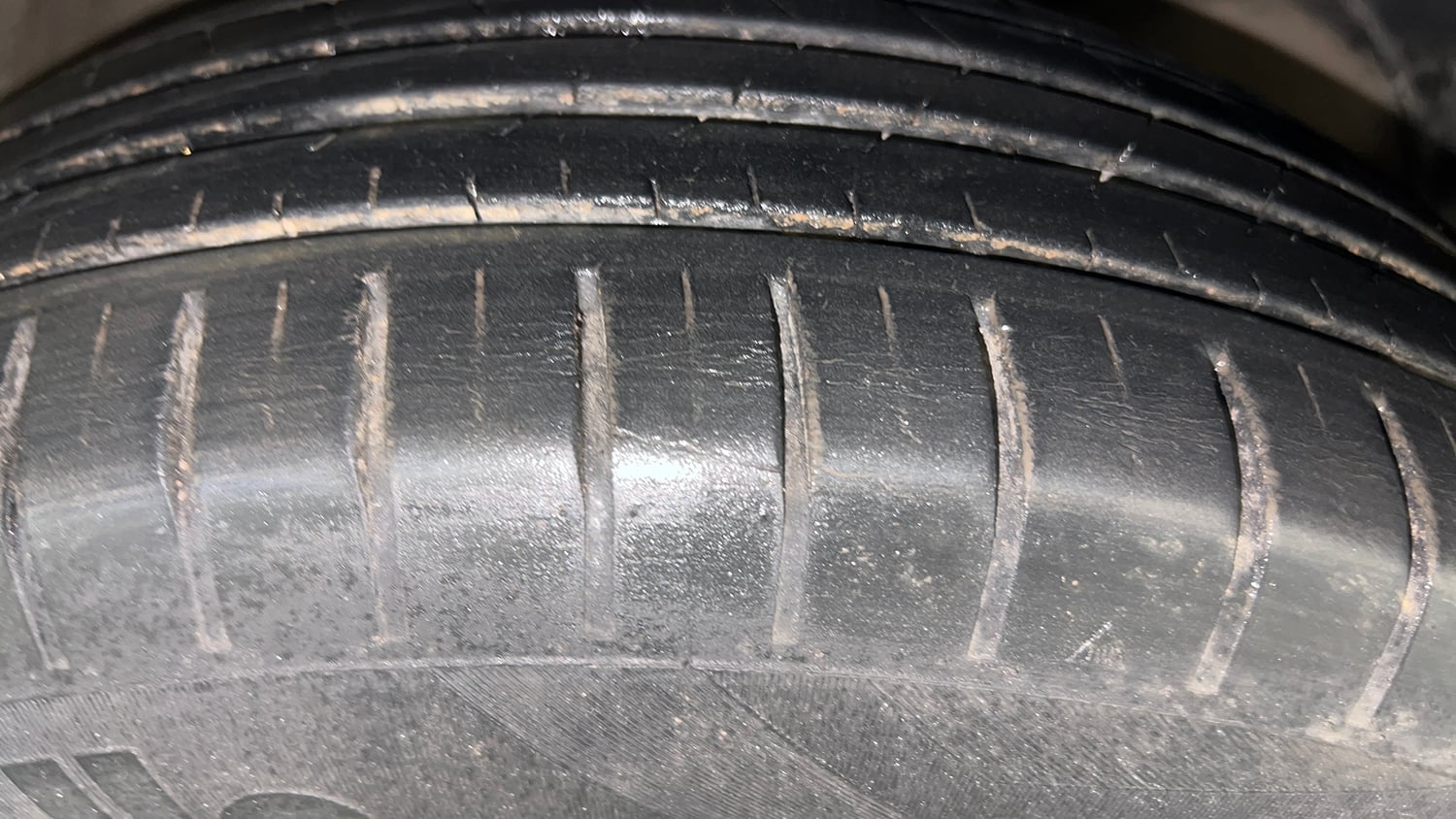 Used 2022 Maruti Suzuki Dzire ZXi Plus AGS Petrol Automatic tyres RIGHT FRONT TYRE TREAD VIEW