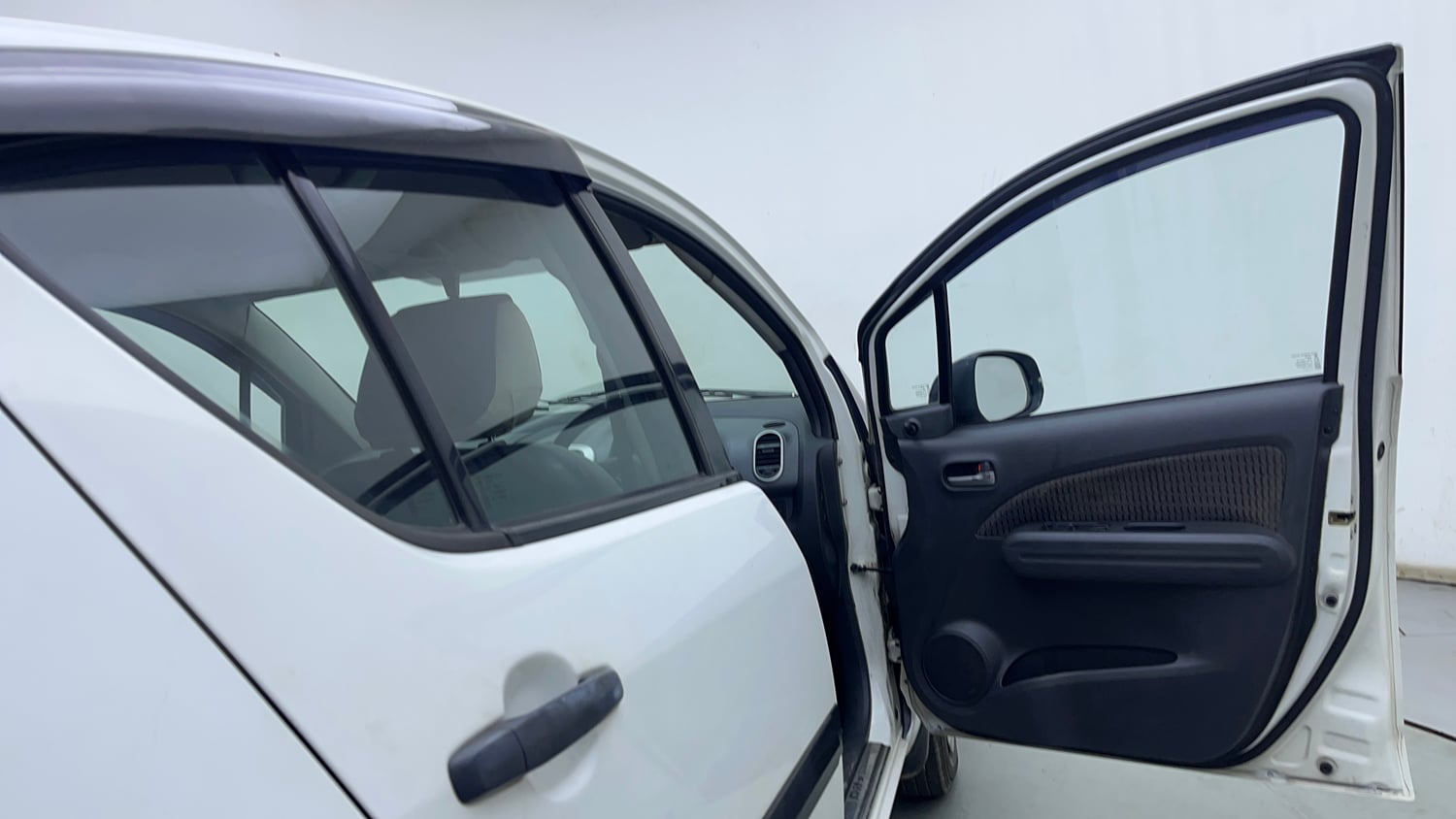 Used 2013 Maruti Suzuki Ritz Vxi BS-IV Petrol Manual interior RIGHT FRONT DOOR OPEN VIEW