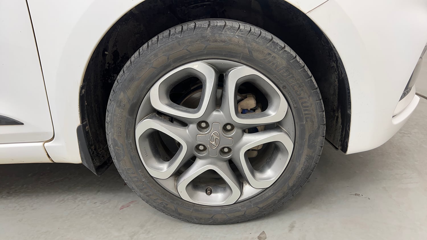 Used 2019 Hyundai Elite i20 Asta 1.2 (O) Petrol Manual tyres RIGHT FRONT TYRE RIM VIEW