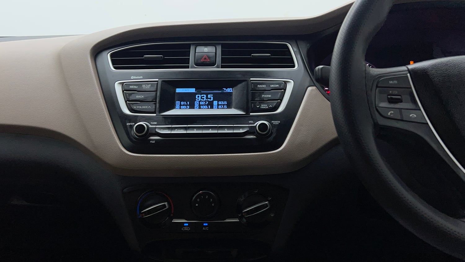 Used 2020 Hyundai Elite i20 Magna Plus 1.2 Petrol Manual interior MUSIC SYSTEM & AC CONTROL VIEW