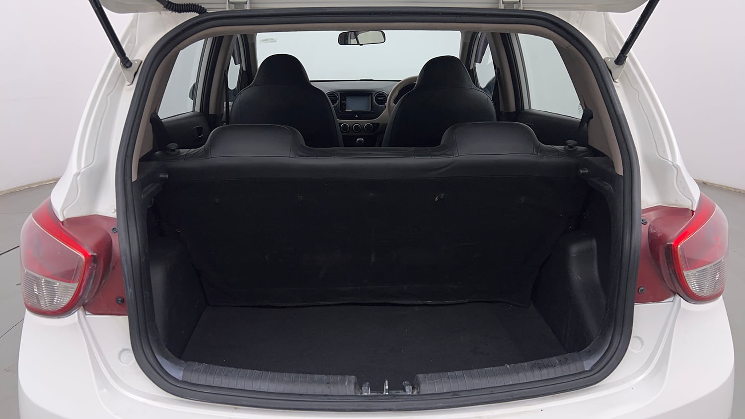 Used 2016 Hyundai Grand i10 Magna 1.2 Kappa VTVT Petrol Manual interior DICKY INSIDE VIEW