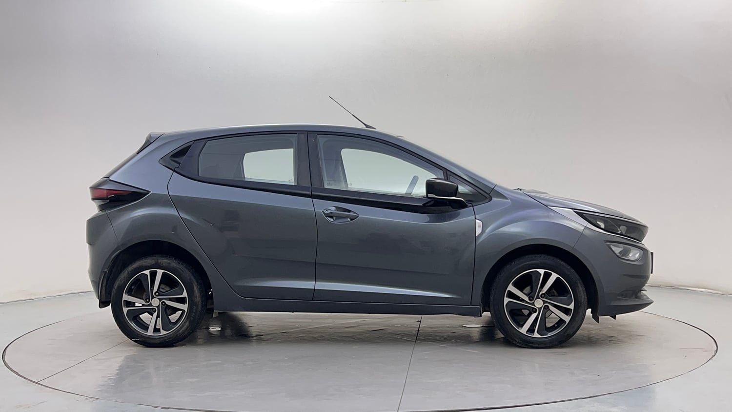 Used 2021 Tata Altroz XZ Petrol Petrol Manual exterior RIGHT SIDE VIEW