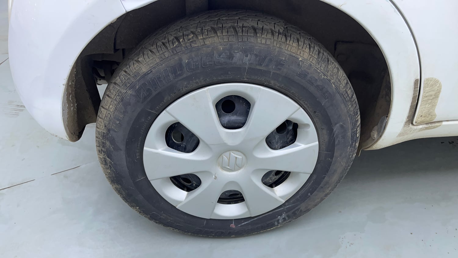 Used 2013 Maruti Suzuki Ritz Vxi BS-IV Petrol Manual tyres RIGHT REAR TYRE RIM VIEW