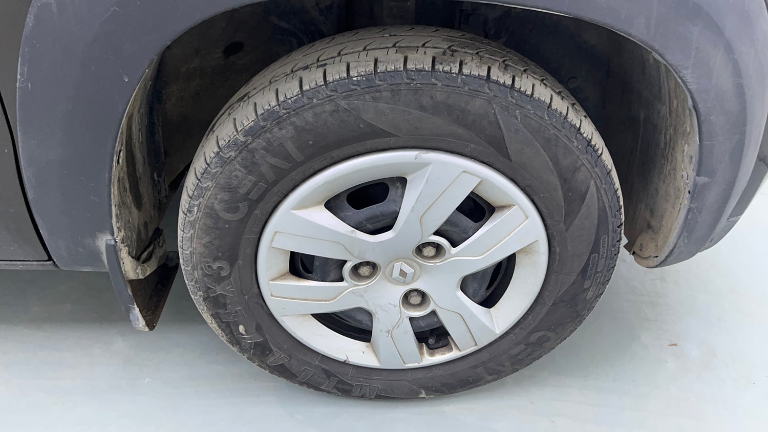Used 2016 Renault Kwid RXT Petrol Manual tyres RIGHT FRONT TYRE RIM VIEW