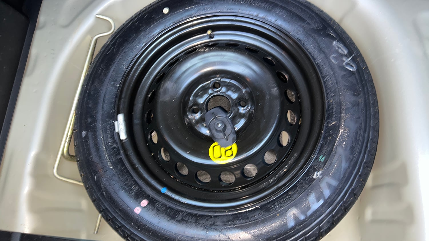 Used 2017 Maruti Suzuki Baleno Zeta 1.2 AT Petrol Automatic tyres SPARE TYRE VIEW