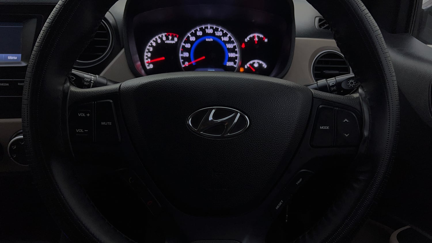 Used 2018 Hyundai Grand i10 Magna AT 1.2 Kappa VTVT Petrol Automatic top_features Airbags