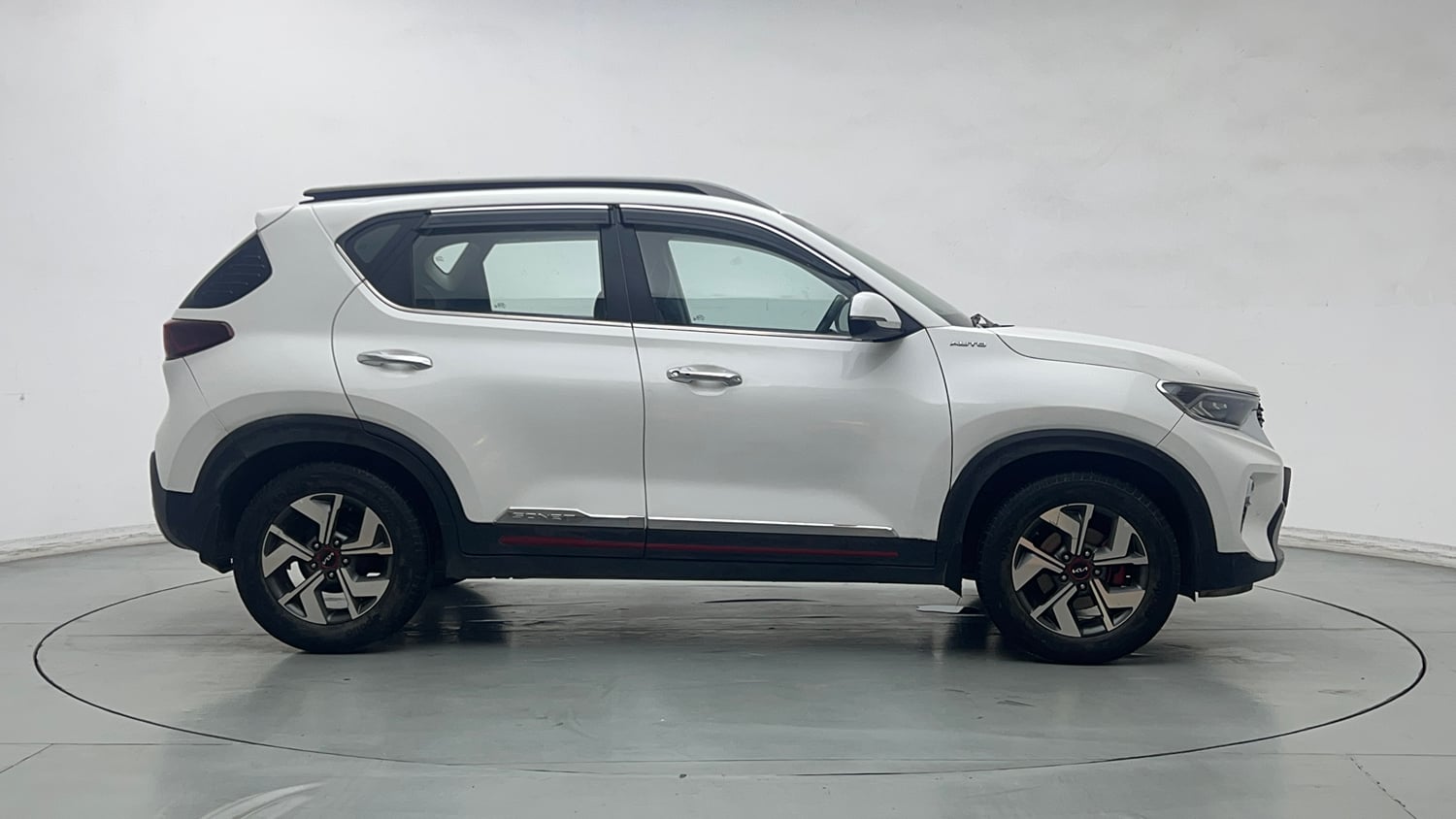 Used 2022 Kia Sonet GTX Plus 1.5 AT Diesel Automatic exterior RIGHT SIDE VIEW