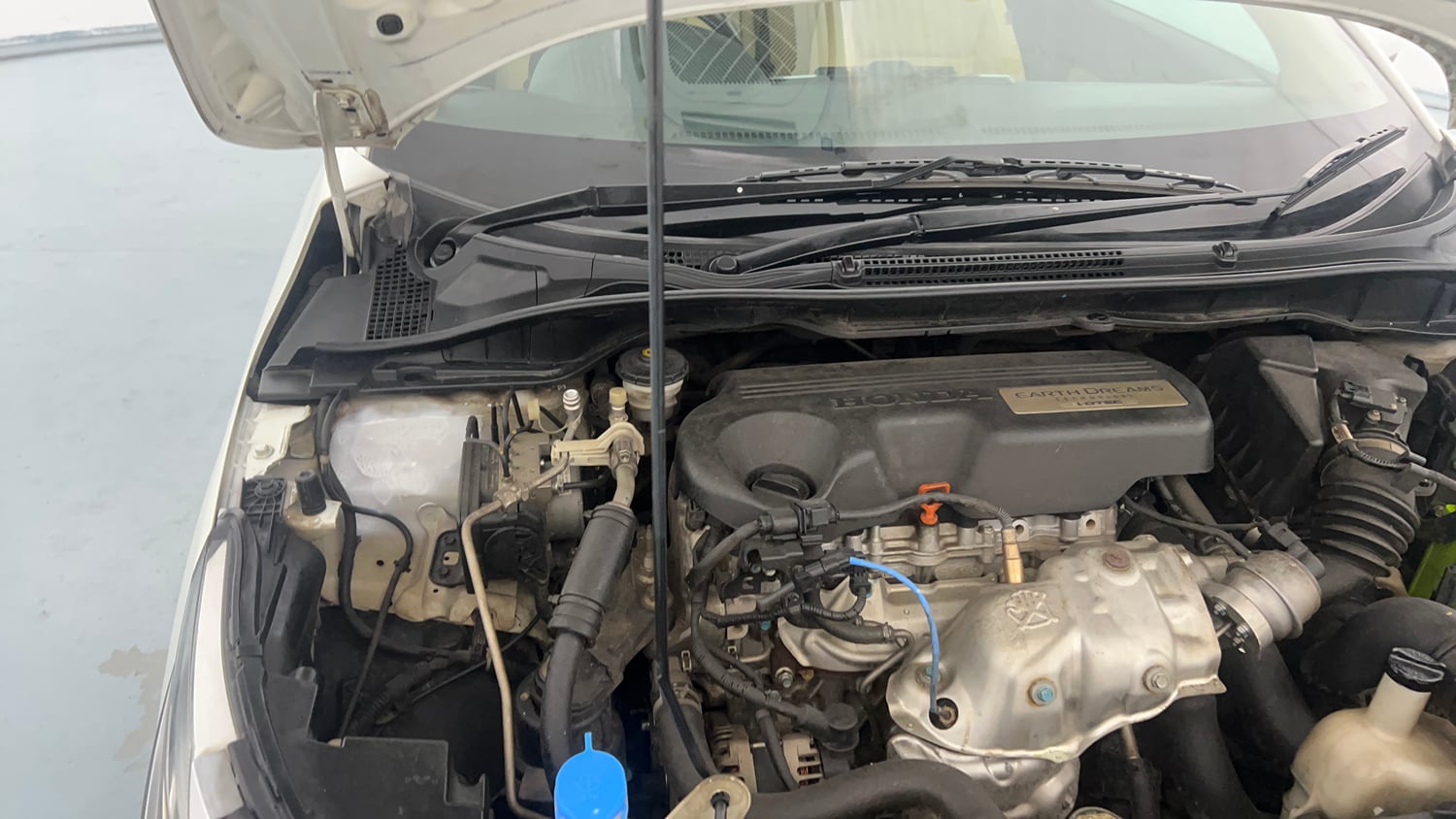 Used 2022 Honda City VX Diesel Diesel Manual engine ENGINE RIGHT SIDE HINGE & APRON VIEW