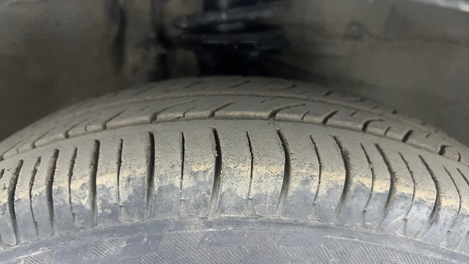 Used 2014 Maruti Suzuki Alto 800 Lxi Petrol Manual tyres RIGHT FRONT TYRE TREAD VIEW