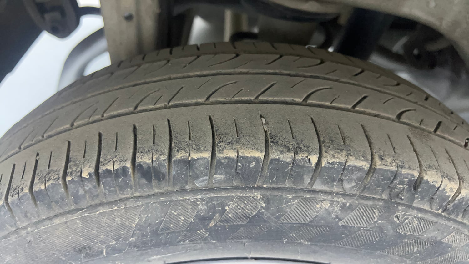 Used 2014 Maruti Suzuki Alto 800 Lxi Petrol Manual tyres RIGHT REAR TYRE TREAD VIEW