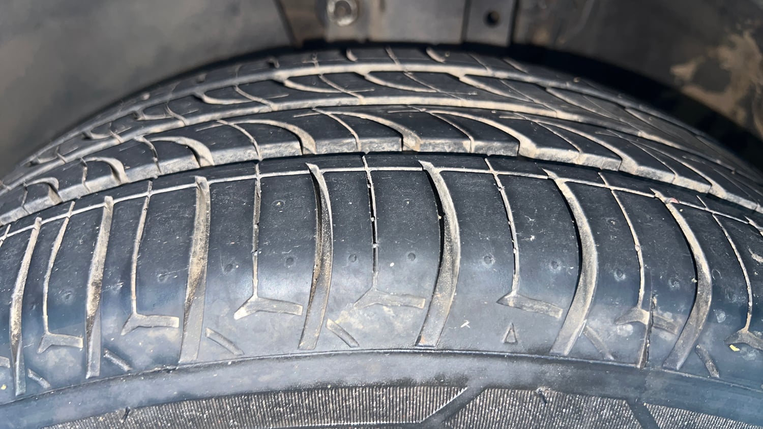 Used 2016 Volkswagen Polo Highline1.2L (P) Petrol Manual tyres LEFT FRONT TYRE TREAD VIEW