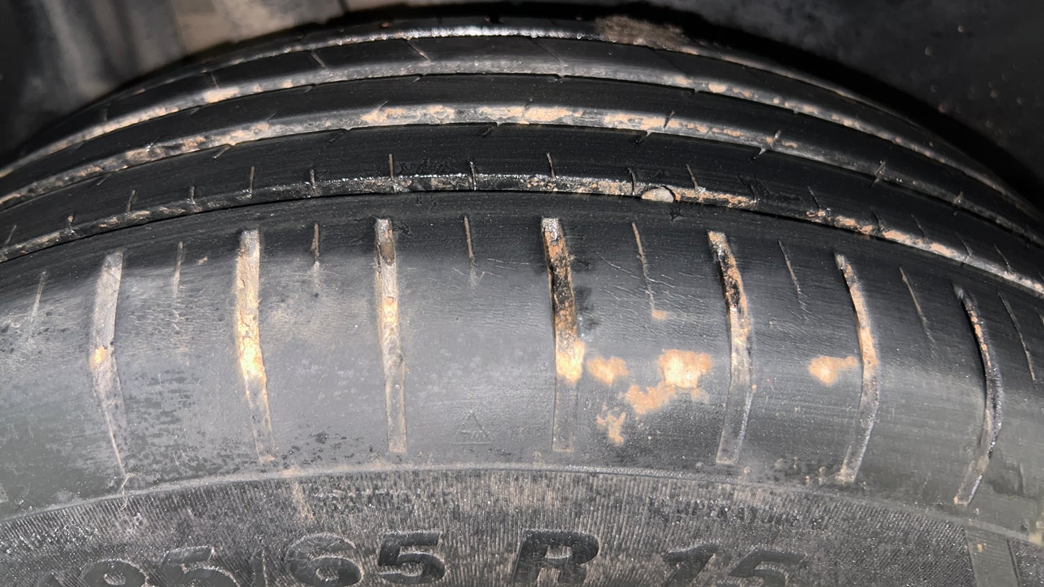 Used 2022 Maruti Suzuki Dzire ZXi Plus AGS Petrol Automatic tyres RIGHT REAR TYRE TREAD VIEW