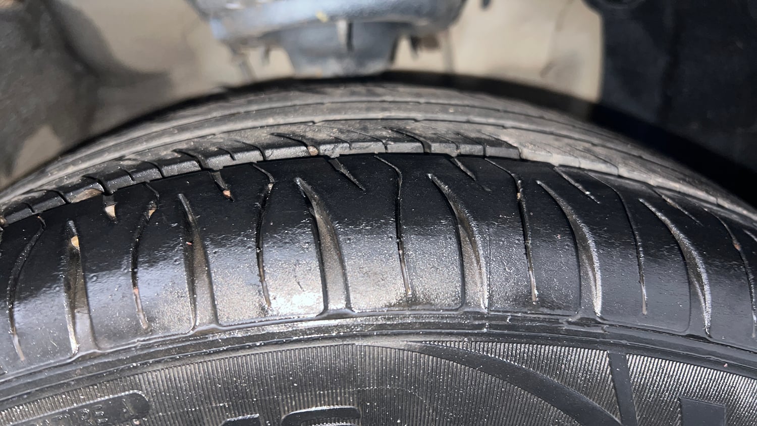 Used 2018 Hyundai Elite i20 Asta 1.4 CRDI (O) Diesel Manual tyres RIGHT FRONT TYRE TREAD VIEW