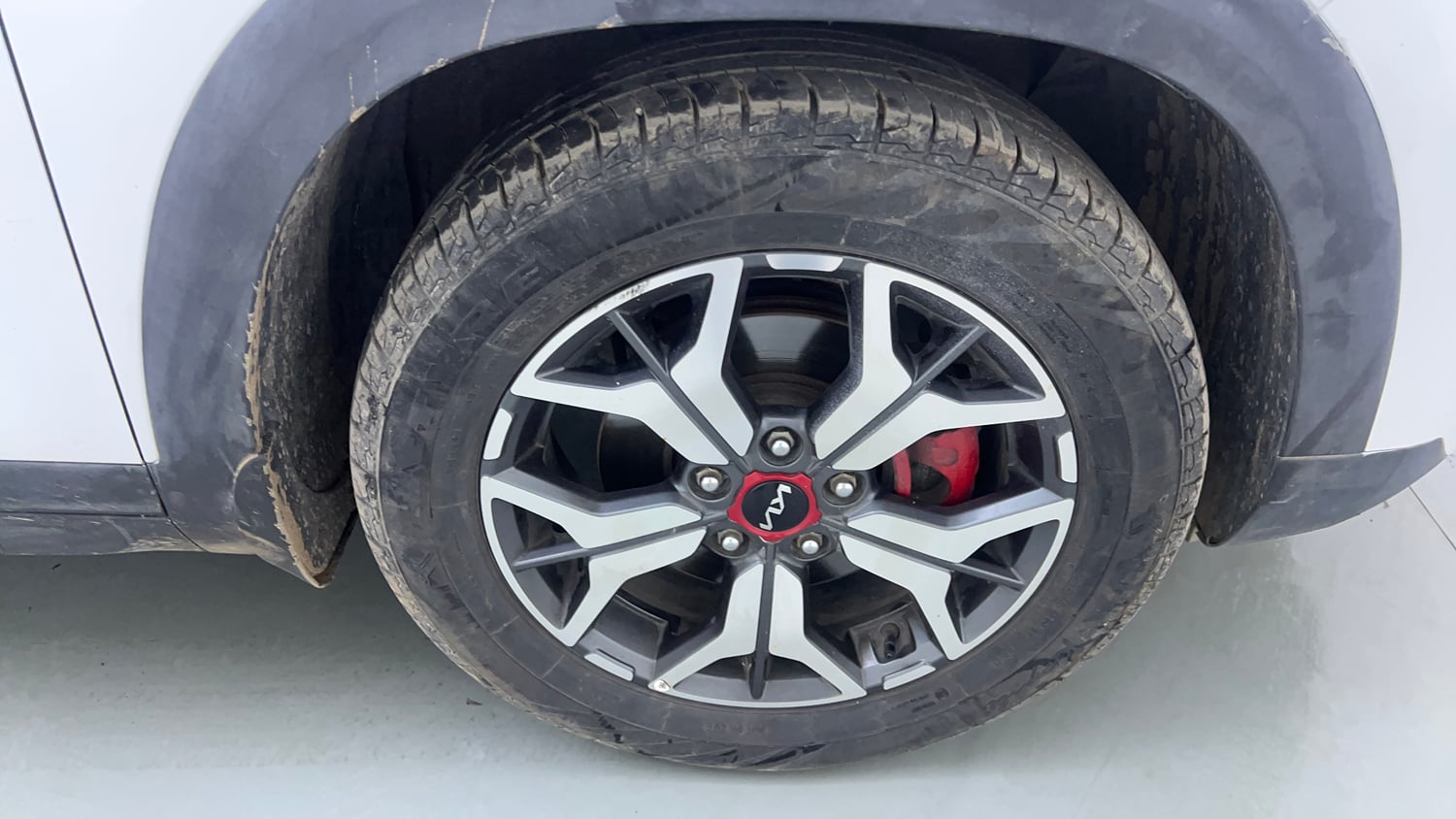 Used 2022 Kia Seltos GTX Plus 1.5 Diesel AT Diesel Automatic tyres RIGHT FRONT TYRE RIM VIEW