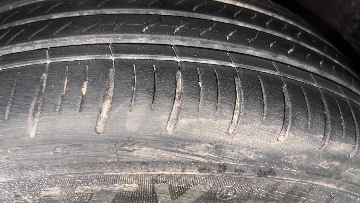 Used 2016 Volkswagen Polo Highline1.2L (P) Petrol Manual tyres LEFT REAR TYRE TREAD VIEW