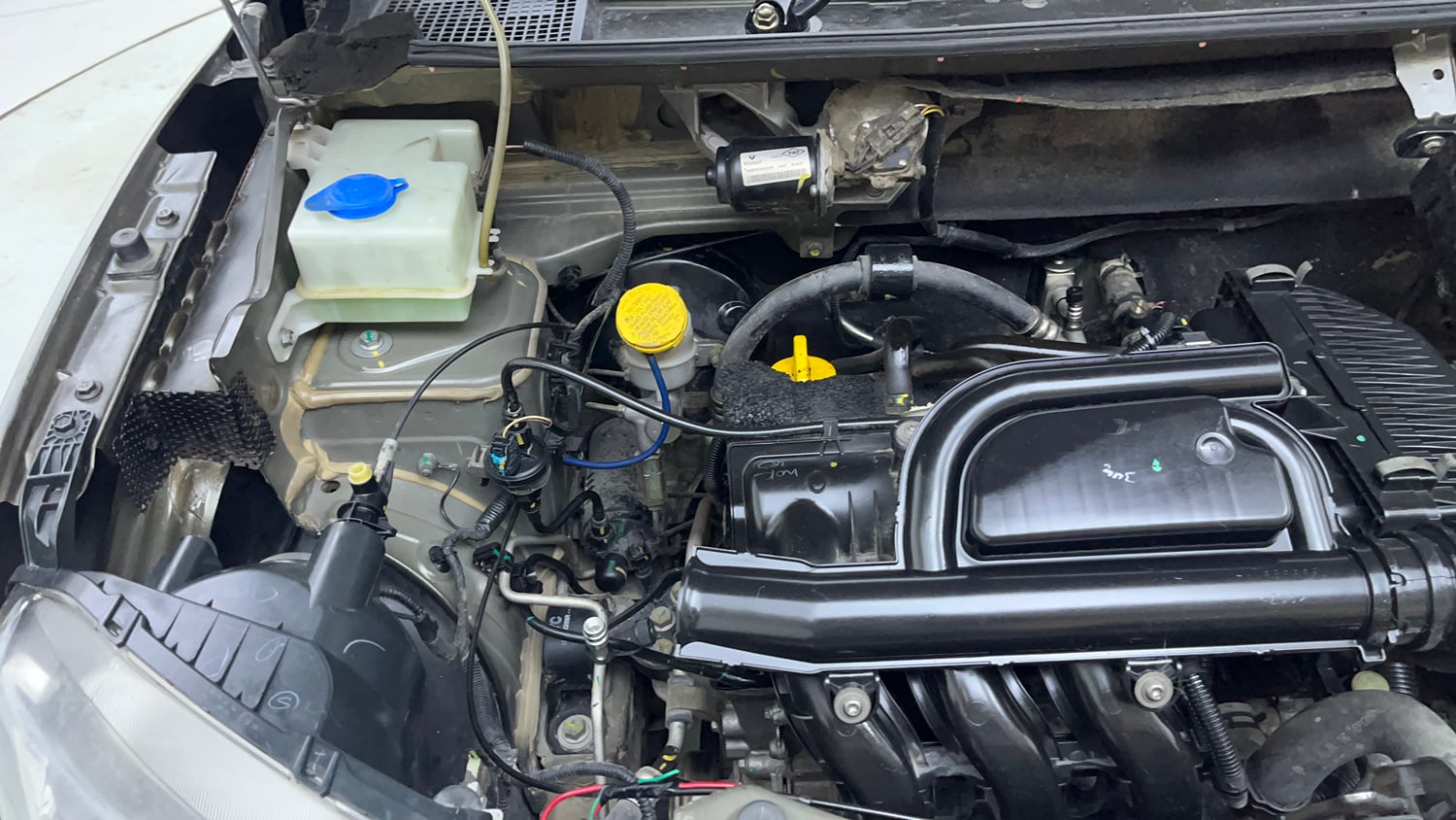 Used 2016 Renault Kwid RXT Petrol Manual engine ENGINE RIGHT SIDE VIEW
