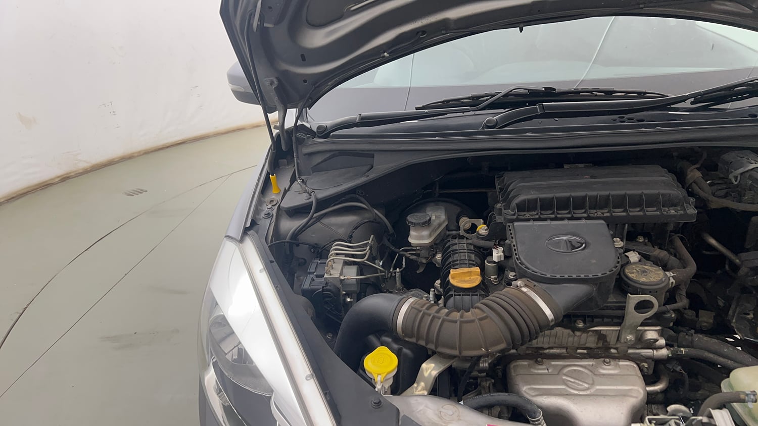 Used 2019 Tata Tiago Revotron XZ Petrol Manual engine ENGINE RIGHT SIDE HINGE & APRON VIEW