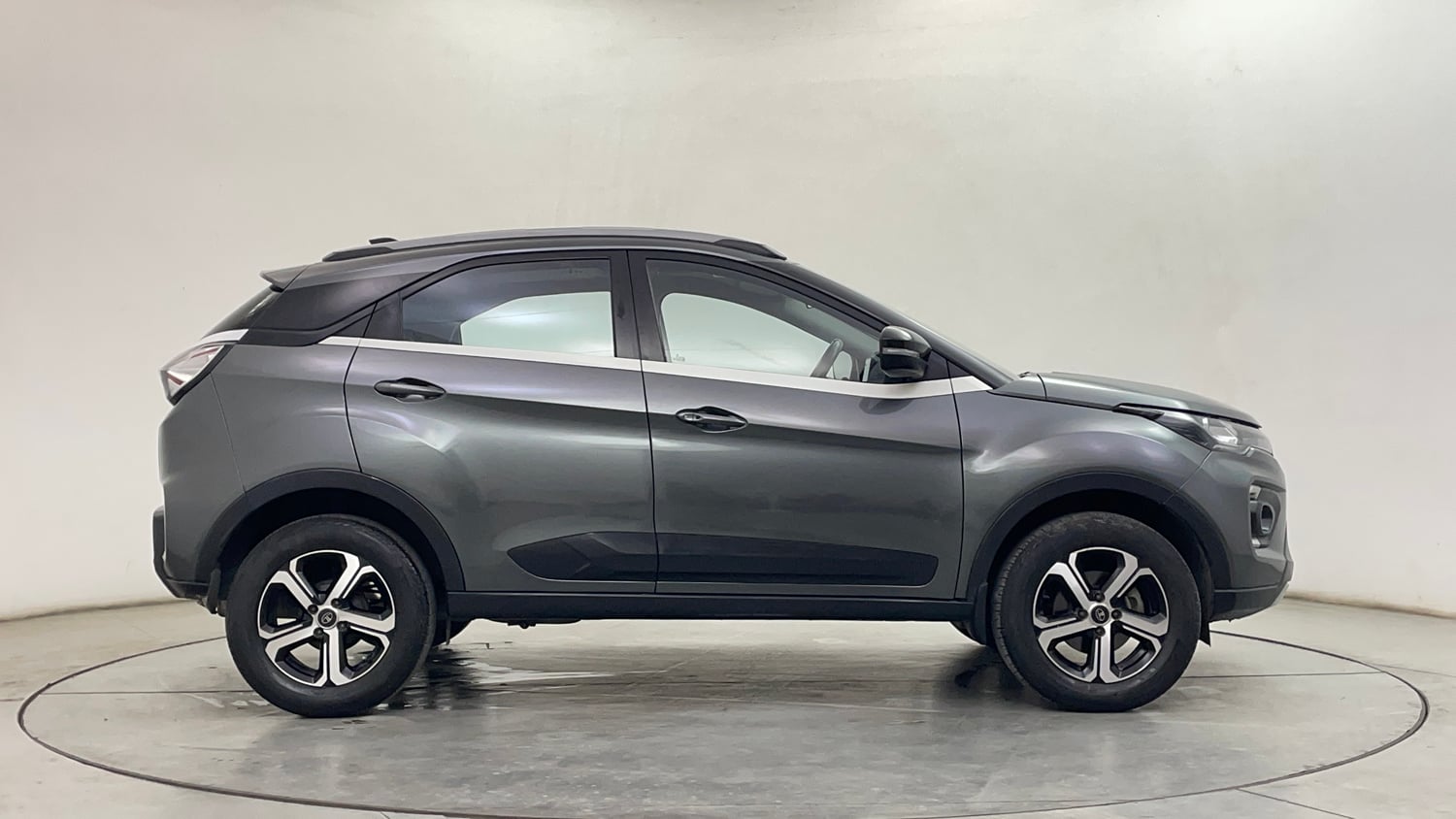 Used 2022 Tata Nexon XZA Plus (O) Petrol Automatic exterior RIGHT SIDE VIEW