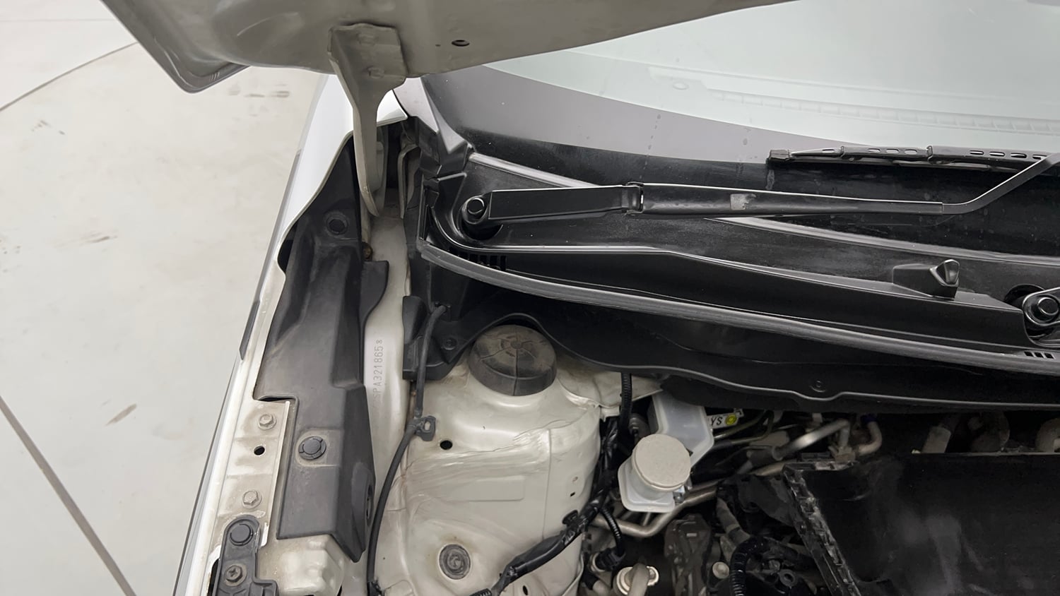 Used 2023 Maruti Suzuki XL6 Zeta AT Petrol Petrol Automatic engine ENGINE RIGHT SIDE HINGE & APRON VIEW