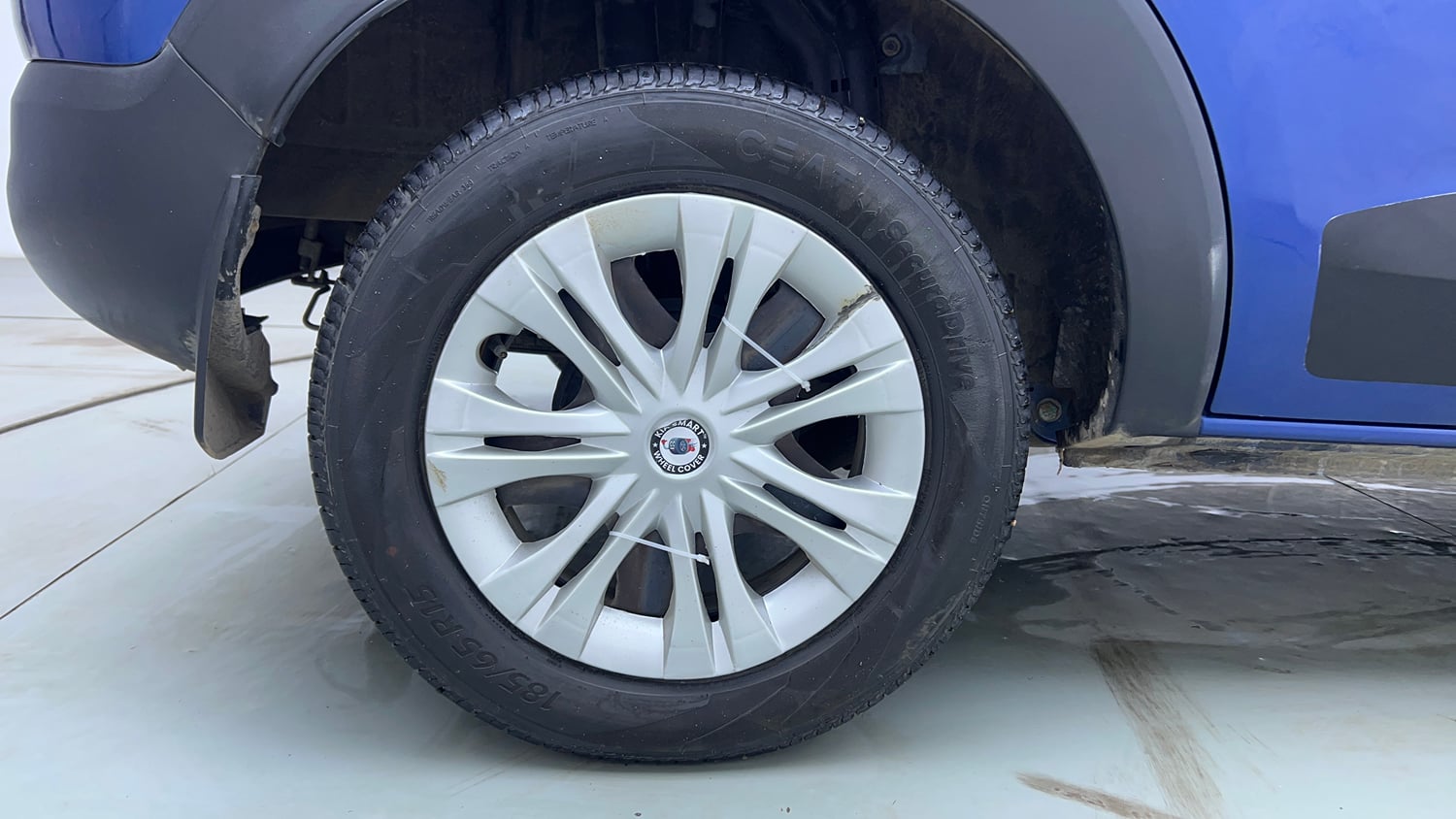 Used 2022 Renault Triber RXZ Petrol Manual tyres RIGHT REAR TYRE RIM VIEW