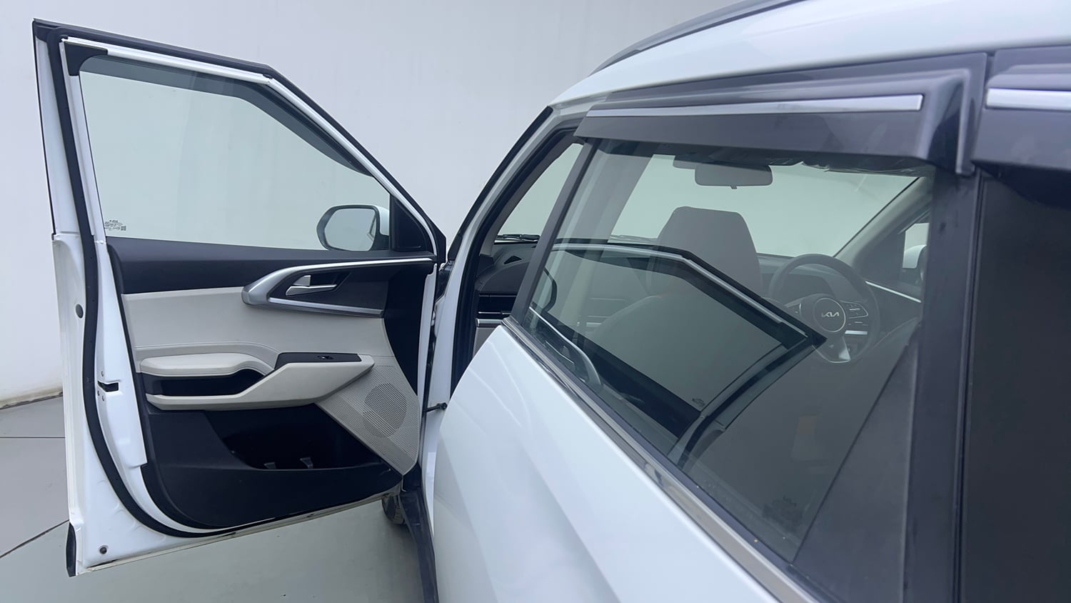 Used 2022 Kia Carens Prestige Plus 1.4 Petrol MT 7 STR Petrol Manual interior LEFT FRONT DOOR OPEN VIEW