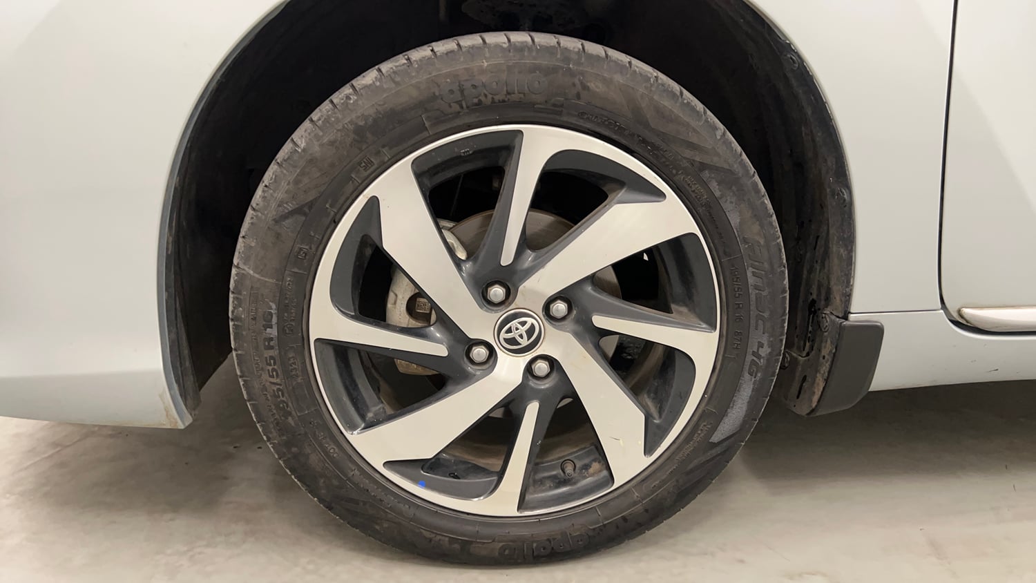 Used 2023 Toyota Glanza V AMT Petrol Automatic tyres LEFT FRONT TYRE RIM VIEW