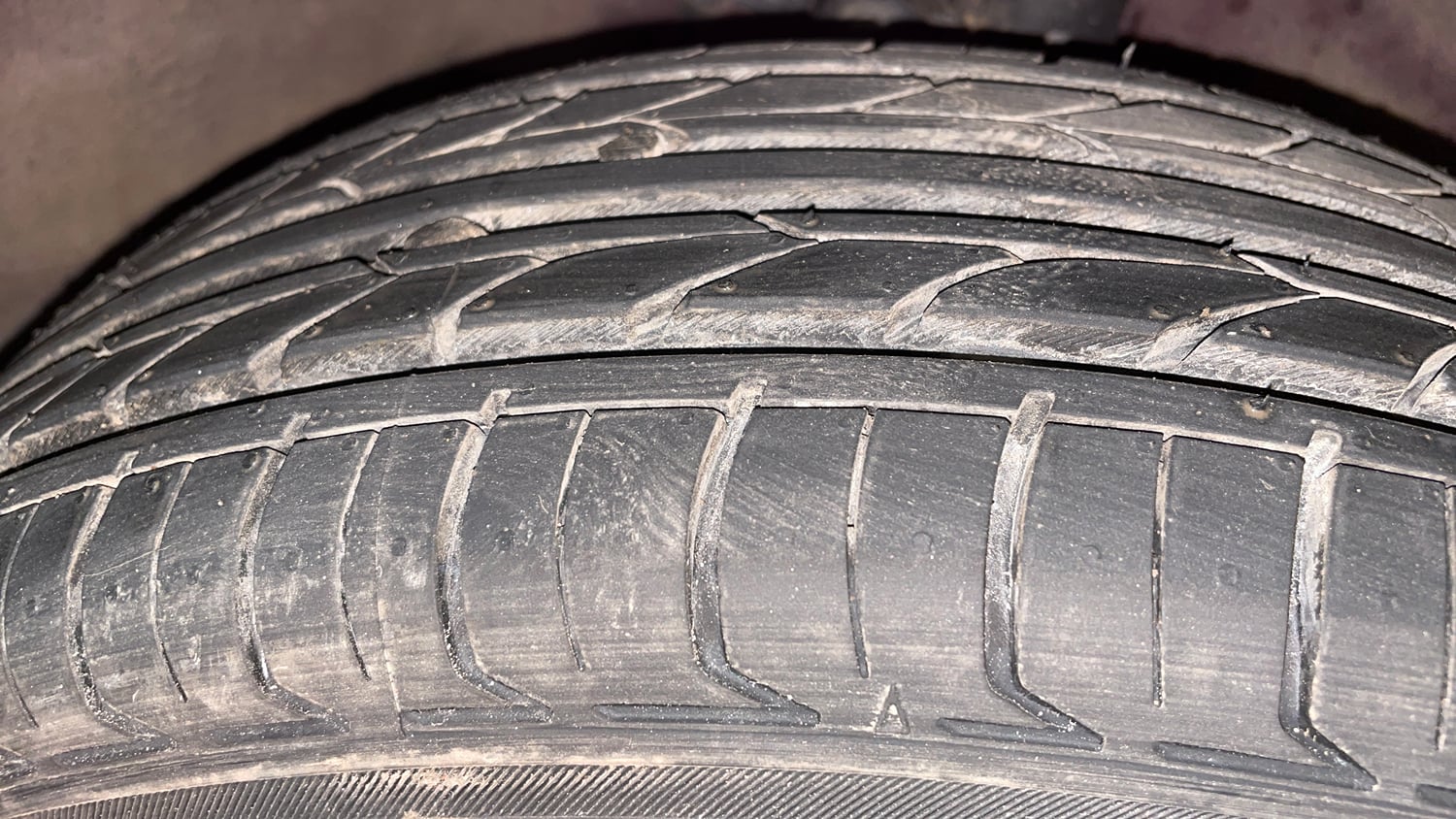 Used 2016 Hyundai Grand i10 Asta AT 1.2 Kappa VTVT Petrol Automatic tyres RIGHT FRONT TYRE TREAD VIEW