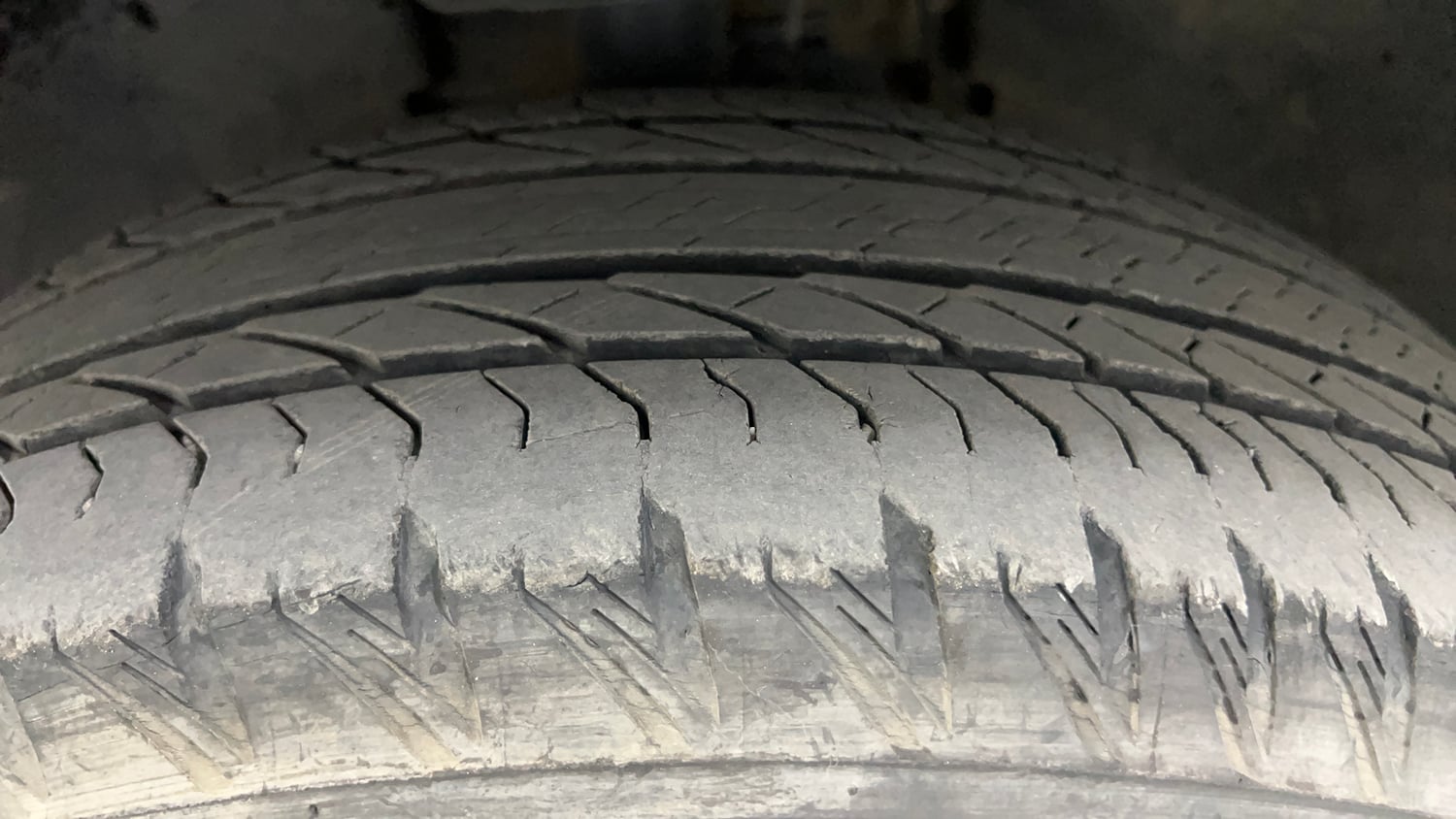 Used 2022 Tata Harrier XZ Plus Dark Edition Diesel Manual tyres LEFT FRONT TYRE TREAD VIEW