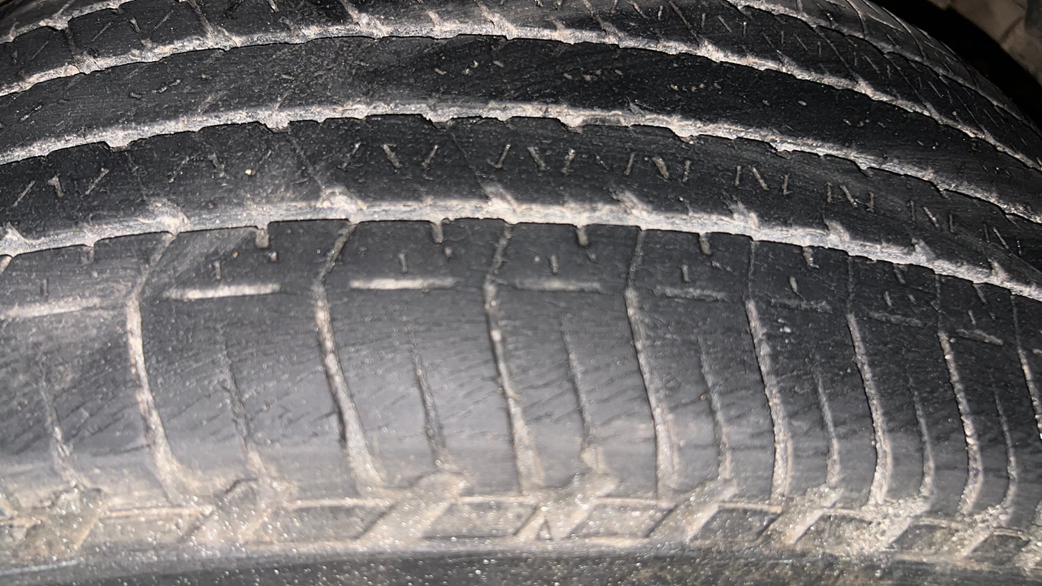 Used 2019 Mahindra XUV500 W7 Diesel Manual tyres LEFT REAR TYRE TREAD VIEW