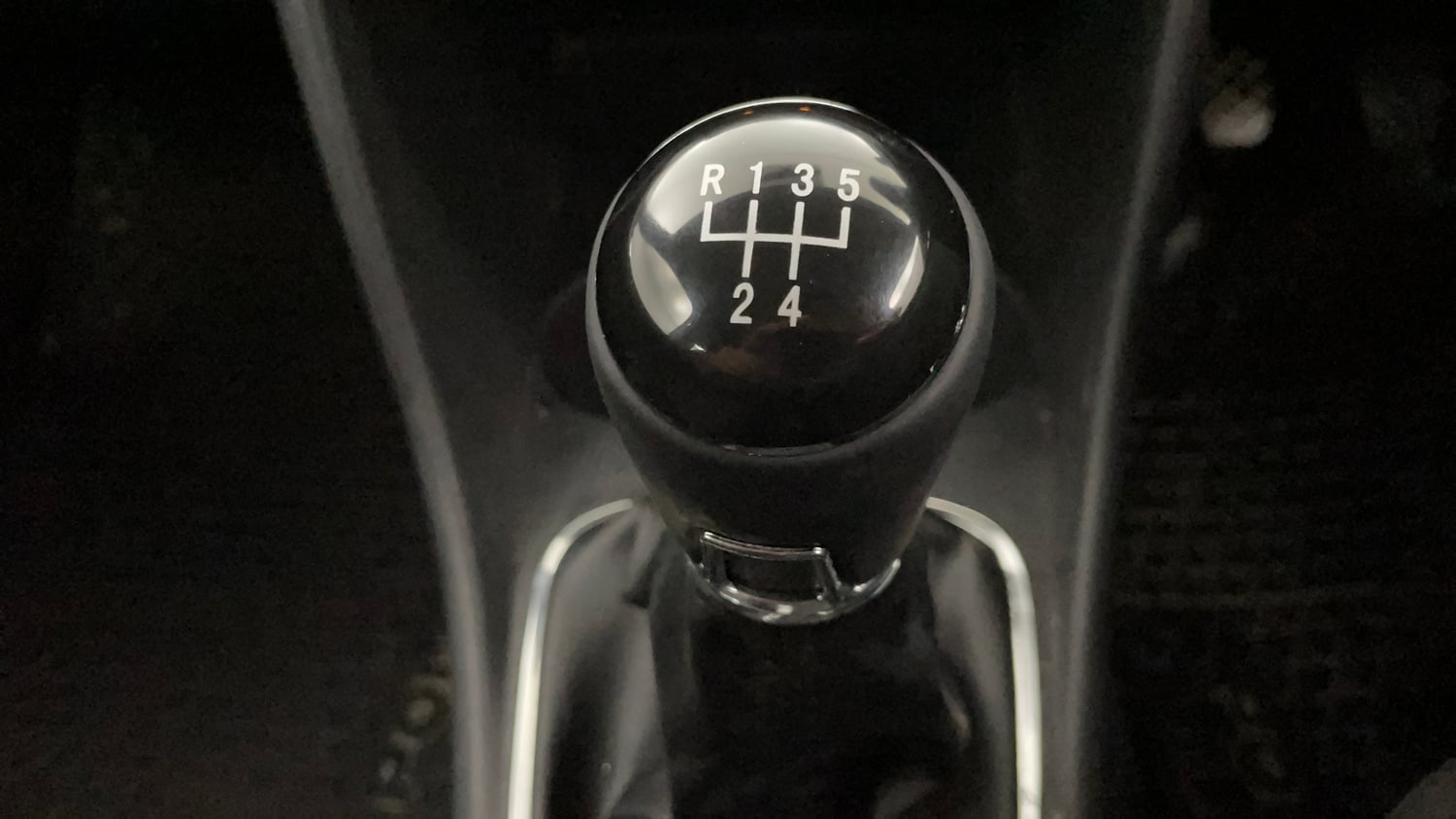 Used 2015 Volkswagen Polo Trendline 1.2L (P) Petrol Manual interior GEAR  KNOB VIEW