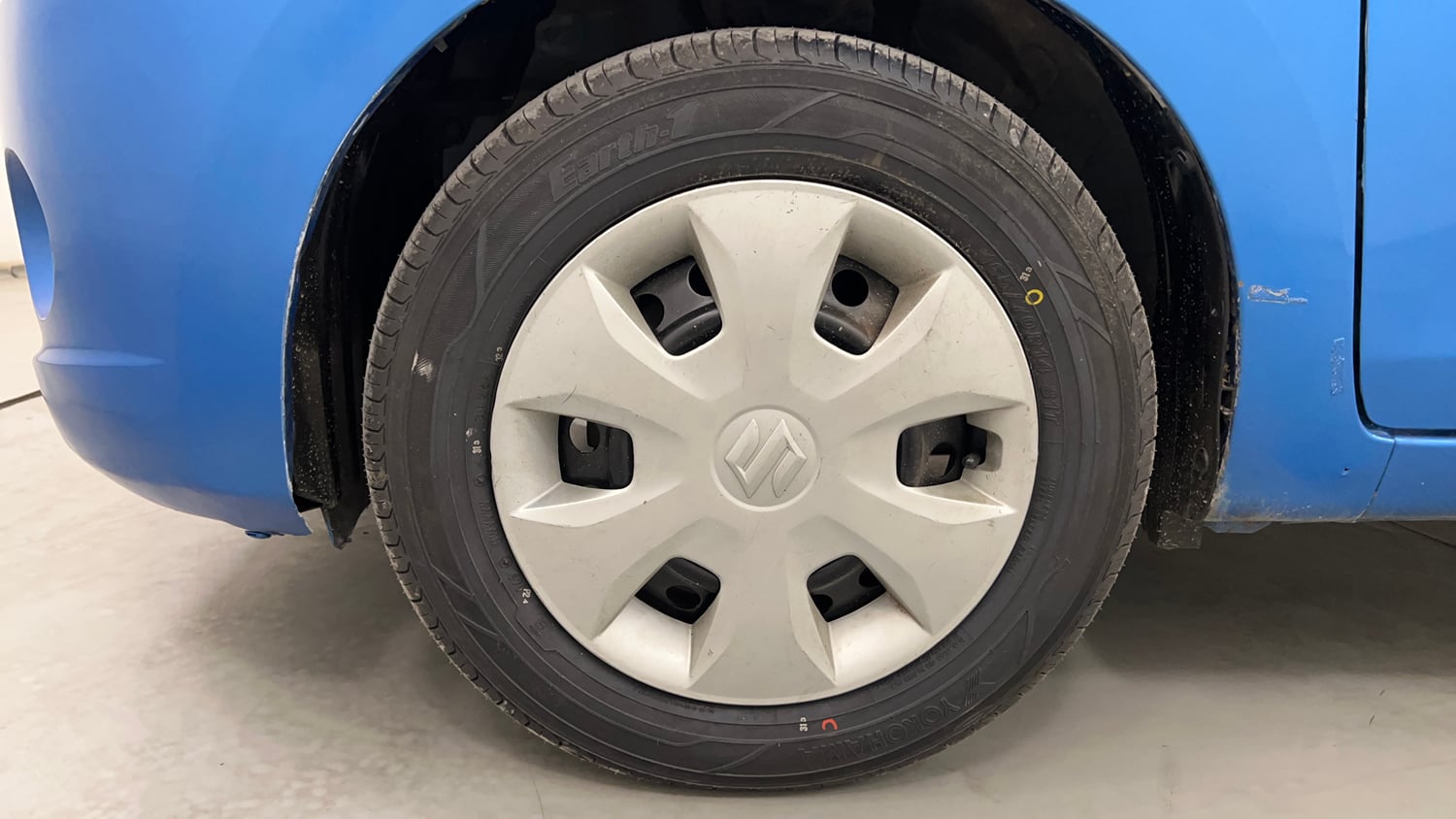 Used 2014 Maruti Suzuki Celerio VXi AMT Petrol Automatic tyres LEFT FRONT TYRE RIM VIEW