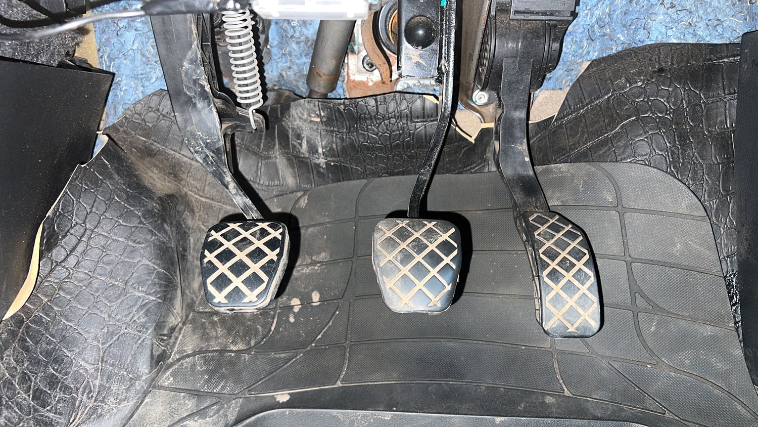 Used 2016 Volkswagen Polo Highline1.2L (P) Petrol Manual interior PEDALS VIEW