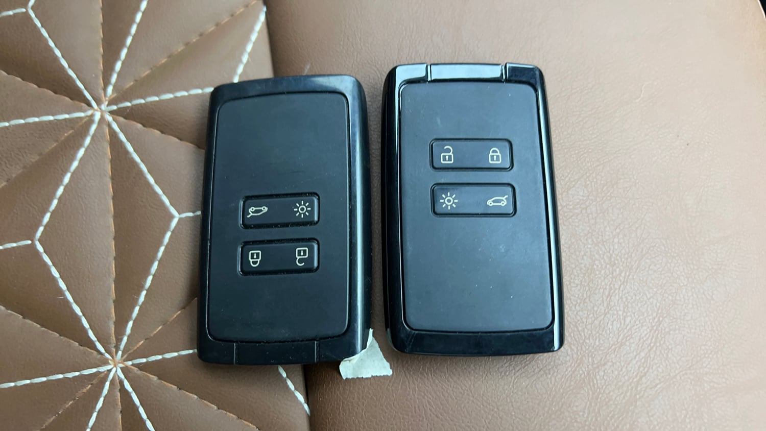 Used 2022 Renault Triber RXZ Petrol Manual extra CAR KEY VIEW