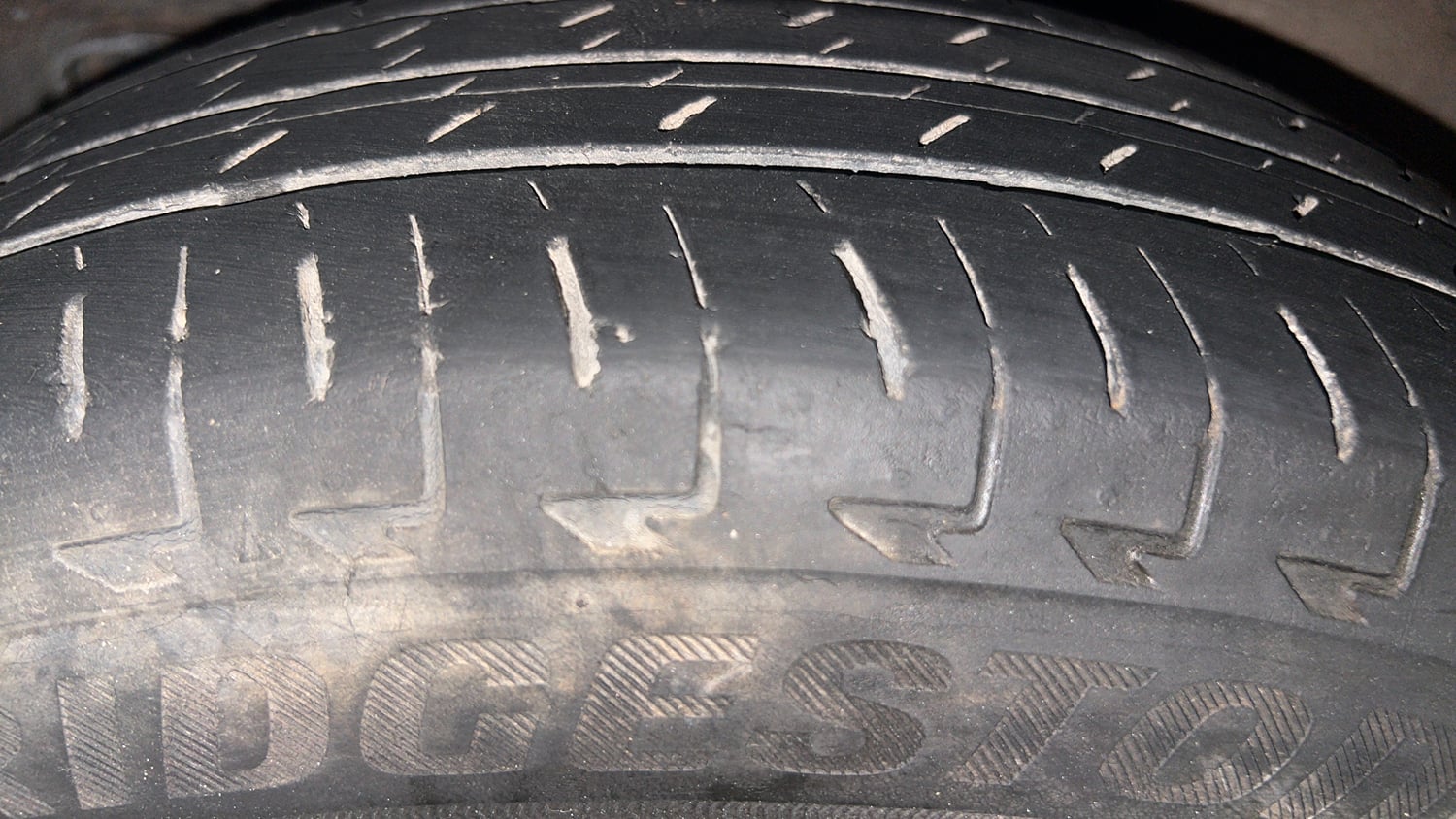 Used 2013 Hyundai Grand i10 Asta AT 1.2 Kappa VTVT Petrol Automatic tyres RIGHT REAR TYRE TREAD VIEW