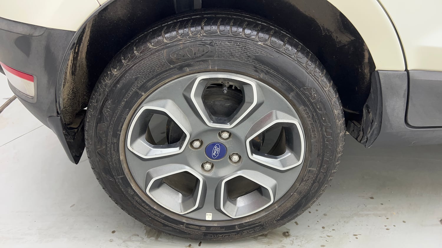Used 2021 Ford EcoSport Titanium Plus 1.5L Ti-VCT AT Petrol Automatic tyres RIGHT REAR TYRE RIM VIEW